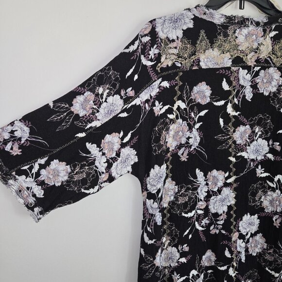 Gimmicks Embroidered Floral Eyelet Kimono Top with Shark Bite Hem Misses size S - Picture 6 of 15